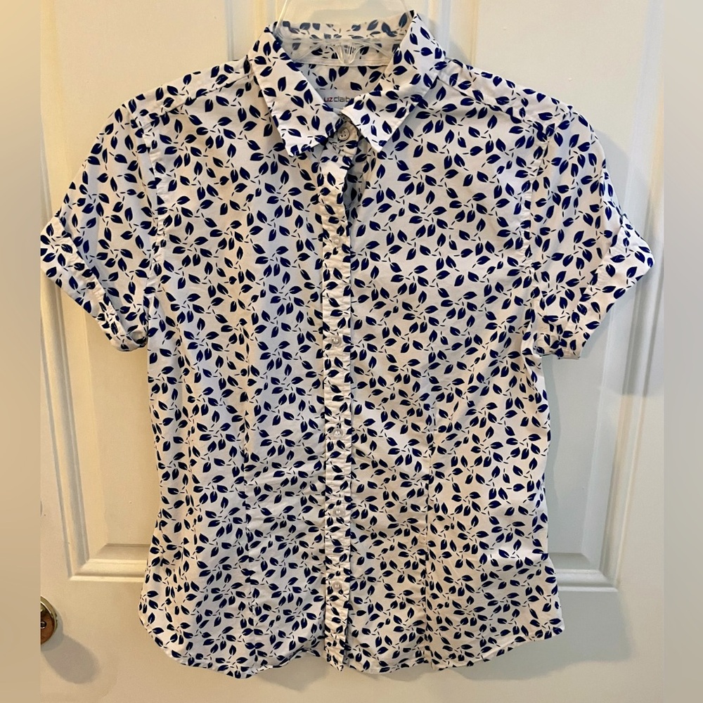 Liz Claiborne Fitted Button Down-Blue & White Leaf Print- XS-Flawed Gem
